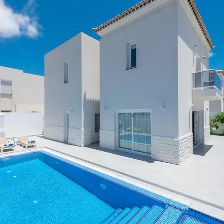 Luxury 4 Bedroom With Private Pool In Costa *