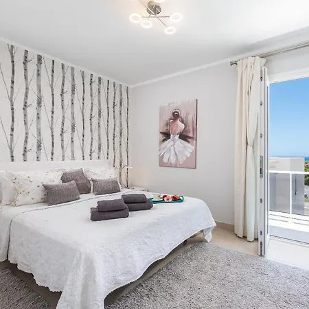 Luxury 4 Bedroom With Private Pool In Costa