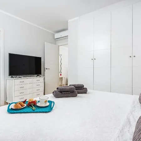 Luxury 4 Bedroom With Private Pool In Costa Villa *