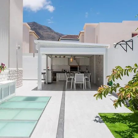 Luxury 4 Bedroom With Private Pool In Costa