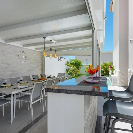 Luxury 4 Bedroom With Private Pool In Costa Willa Adeje