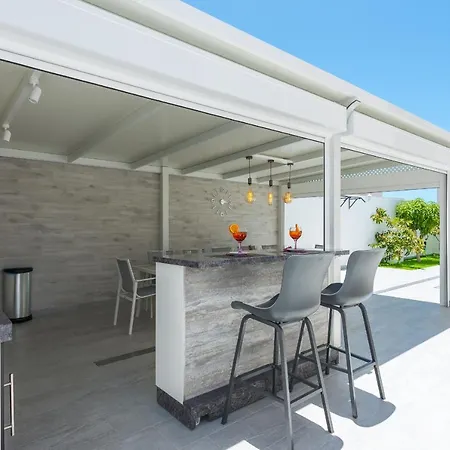 Luxury 4 Bedroom With Private Pool In Costa *