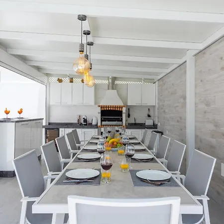 Willa Luxury 4 Bedroom With Private Pool In Costa Adeje