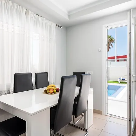 Willa Luxury 4 Bedroom With Private Pool In Costa Adeje